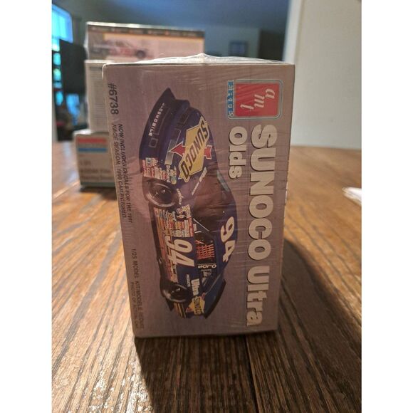 Vintage 1991 AMT Ertl NASCAR Sunoco Ultra Oldsmobile #94 Race Car Model Kit - Picture 2 of 6